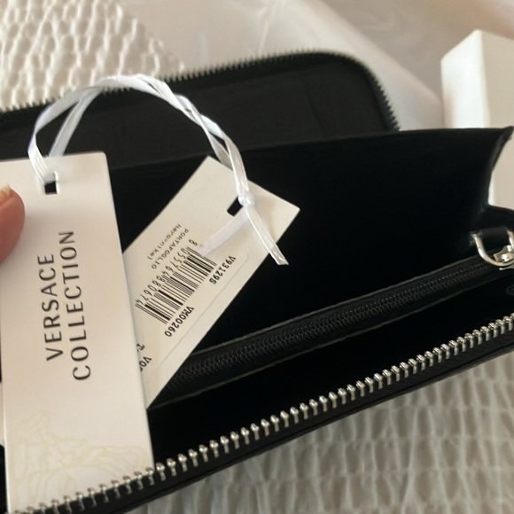 VERSACE - Picture 7 of 7
